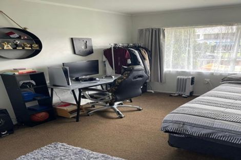 Photo of property in 1/1 Ballater Place, Highland Park, Auckland, 2010