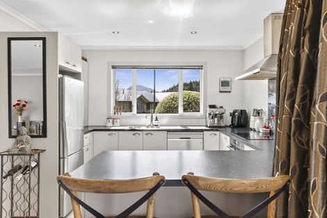 Photo of property in 1 Moncrieff Place, Wanaka, 9305