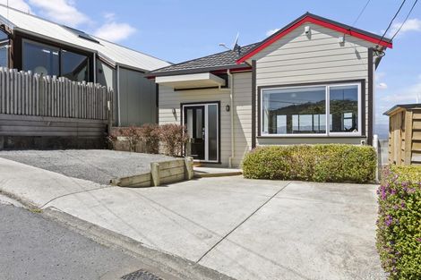 Photo of property in 15 Mills Road, Brooklyn, Wellington, 6021