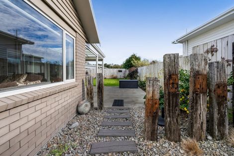 Photo of property in 2 Rayner Way, Glen Avon, New Plymouth, 4312