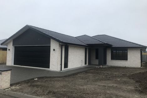 Photo of property in 1 Devon Lane, Carterton, 5713