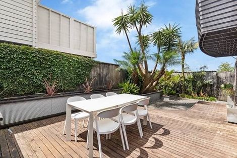 Photo of property in 2/2a Covil Avenue, Te Atatu South, Auckland, 0610