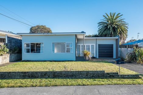 Photo of property in 17 Gray Avenue, Paraparaumu Beach, Paraparaumu, 5032