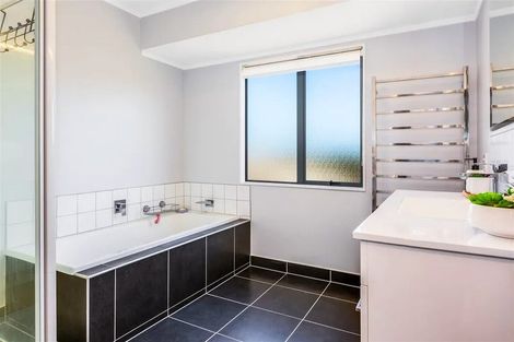 Photo of property in 18 Joseph Banks Drive, Whitby, Porirua, 5024