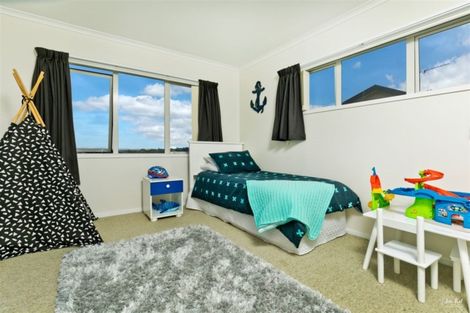 Photo of property in 27a Sapperton Drive, Henderson, Auckland, 0612