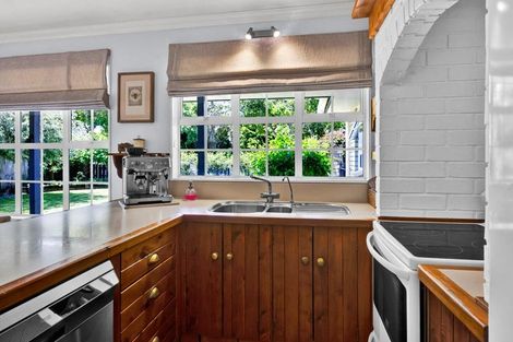 Photo of property in 11 Elder Grove, Whalers Gate, New Plymouth, 4310