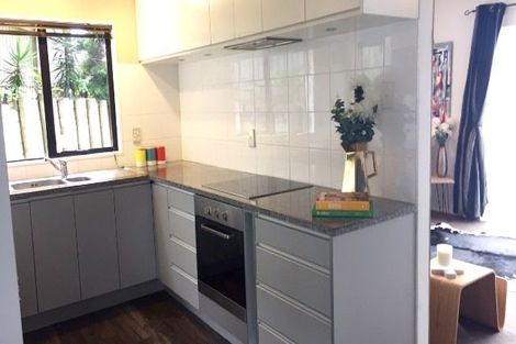 Photo of property in 2/2 Valecrest Place, Bayview, Auckland, 0629