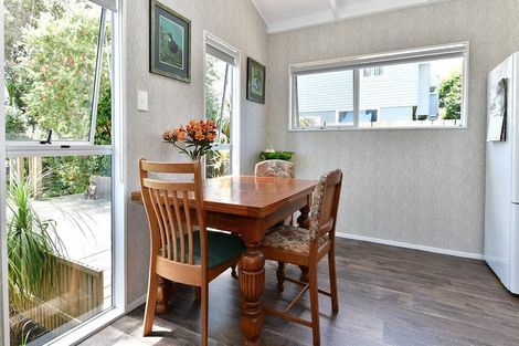 Photo of property in 6 Hand Road, Helensville, 0800