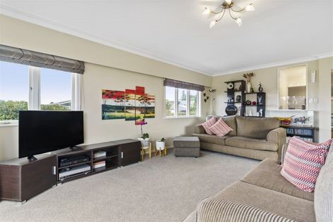 Photo of property in 1/345a Wairau Road, Totara Vale, Auckland, 0629