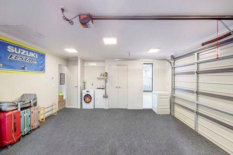 Photo of property in 31 Mooring Close, Whitby, Porirua, 5024