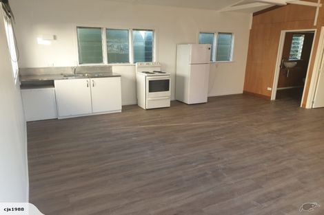 Photo of property in 226-228 Forest Road, Waiatarua, Auckland, 0612