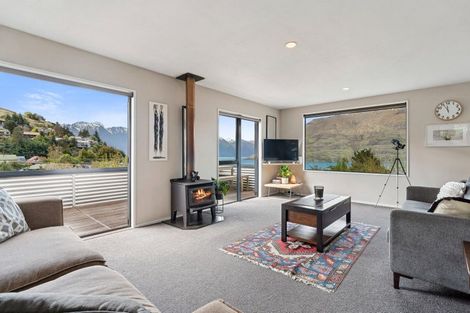 Photo of property in 33 Arawata Terrace, Fernhill, Queenstown, 9300