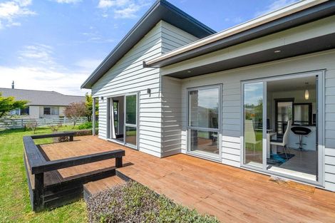Photo of property in 1 Maple Lane, Martinborough, 5711
