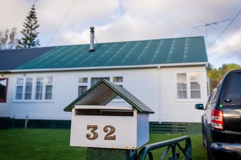 Photo of property in 32 Petherick Street, Taita, Lower Hutt, 5011