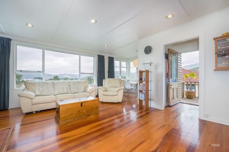 Photo of property in 10 Hill Grove, Naenae, Lower Hutt, 5011