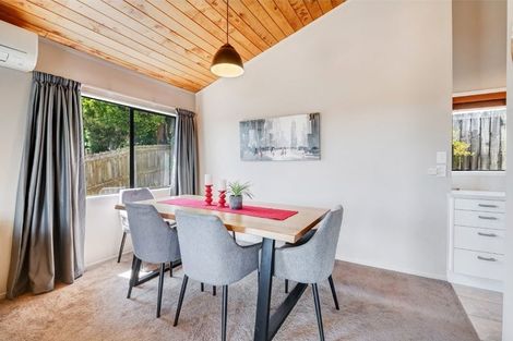 Photo of property in 2/10 Sevilla Place, Unsworth Heights, Auckland, 0632