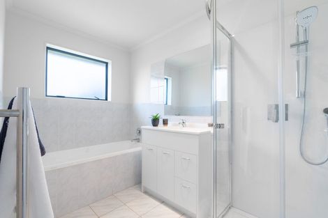 Photo of property in 14 Cade Place, Weymouth, Auckland, 2103