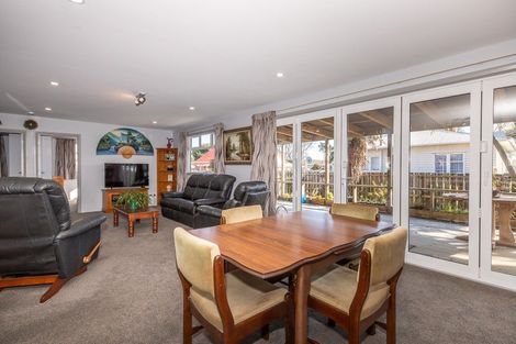 Photo of property in 28 Queen Street, Westport, 7825