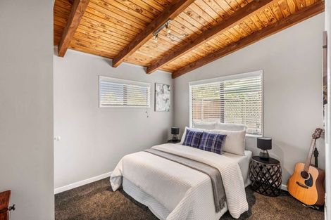 Photo of property in 38 Thorburn Avenue, Red Beach, 0932