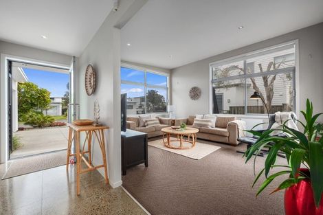 Photo of property in 5 Te Mauri Place, Omaha, 0986