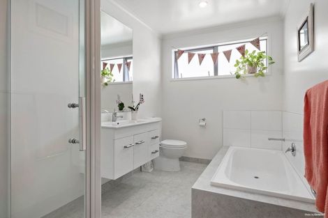 Photo of property in 4 Ian Gordon Lane, Orewa, 0931