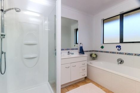 Photo of property in 6 Apsley Rise, Henderson, Auckland, 0612