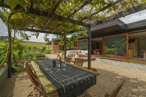 Photo of property in 40 Victoria Street, Coromandel, 3506