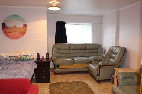 Photo of property in 2 Guildford Street, Levin, 5510
