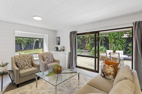Photo of property in 2 Gosford Drive, Botany Downs, Auckland, 2010