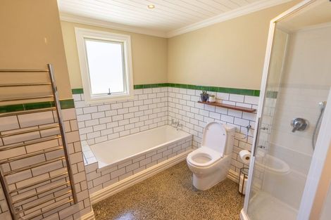 Photo of property in 64 Ellesmere Street, Ravensbourne, Dunedin, 9022