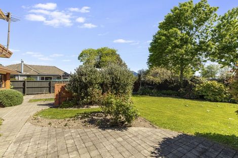 Photo of property in 15 Valerie Place, Redwood, Christchurch, 8051