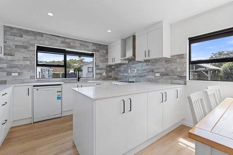 Photo of property in 129 Florence Avenue, Orewa, 0931