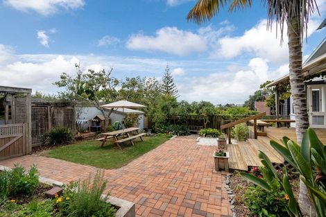 Photo of property in 12 Glade Place, Birkenhead, Auckland, 0626