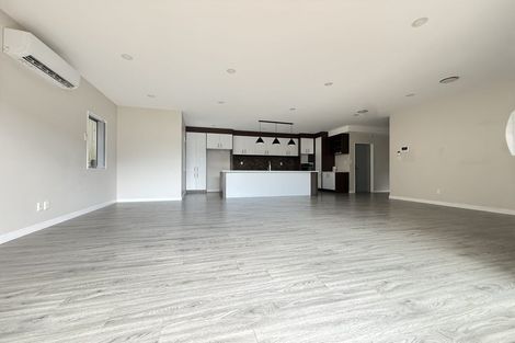 Photo of property in 4 Kearney Place, Massey, Auckland, 0614