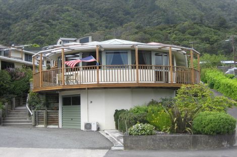 Photo of property in 6/1 Waikawa Road, Picton, 7220