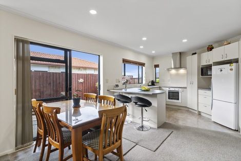 Photo of property in 44 Chesterfield Way, Orewa, 0931