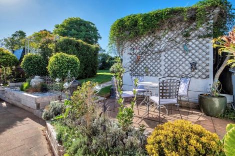 Photo of property in 11 Gow Street, Helensville, 0800