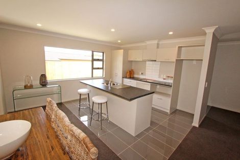 Photo of property in 16 Spritsail Place, Whitby, Porirua, 5024