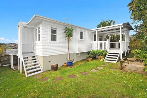 Photo of property in 1 Mackwell Road, Fairview Heights, Auckland, 0632