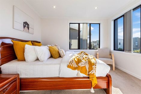 Photo of property in 6 Sacred Kingfisher Road, Hobsonville, Auckland, 0616