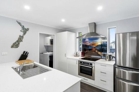 Photo of property in 58 Exeter Crescent, Takaro, Palmerston North, 4412