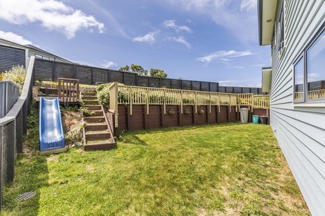 Photo of property in 12 Grumman Lane, Newlands, Wellington, 6037