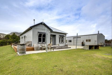 Photo of property in 972 Kahuranaki Road, Kahuranaki, Havelock North, 4295
