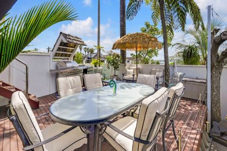 Photo of property in 10 Takutai Avenue, Bucklands Beach, Auckland, 2012