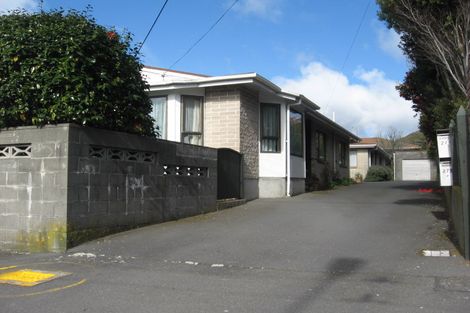 Photo of property in 2/271 Karori Road, Karori, Wellington, 6012