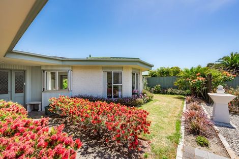 Photo of property in 20 Freyberg Crescent, Waikanae Beach, Waikanae, 5036