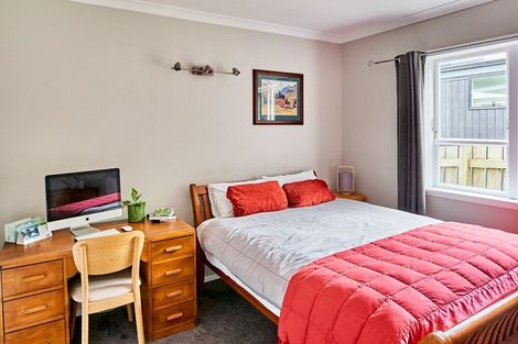 Photo of property in 10 Helen Street, Brooklyn, Wellington, 6021