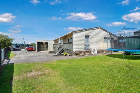 Photo of property in 56 Makora Road, Massey, Auckland, 0614