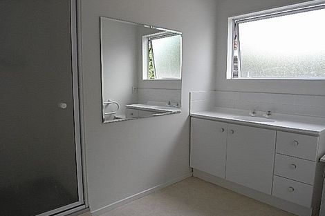 Photo of property in 2/53 Newington Road, Henderson, Auckland, 0612