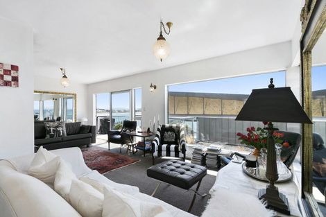 Photo of property in 281 Queens Drive, Lyall Bay, Wellington, 6022